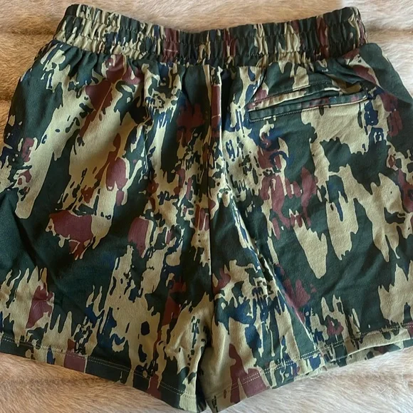 Gymshark GRAPHIC CAMO SHORTS size small - Picture 6 of 7